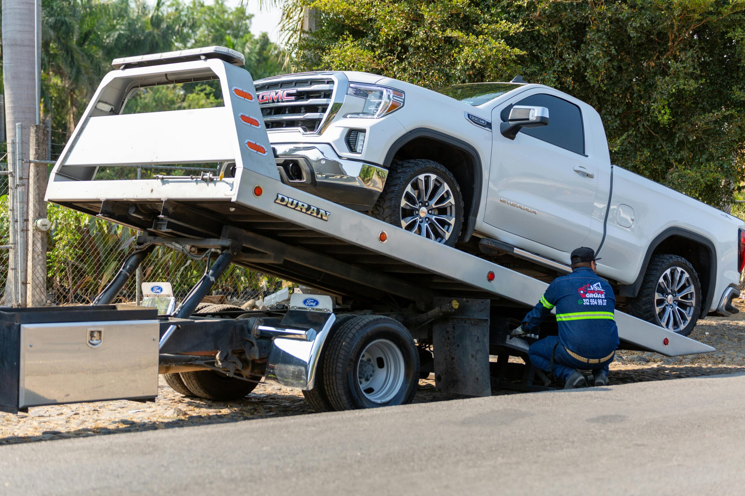 Top 10 Compelling Reasons to Choose Professional Car Removal Services in Brisbane